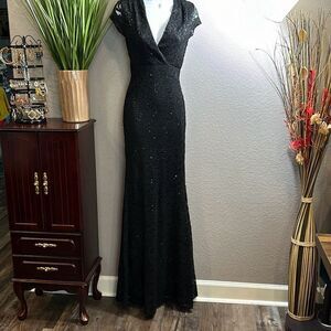 #243 La Scala Beautiful black lace with sequence, special occasion dress M